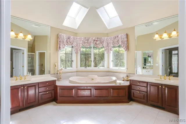 $1,299,000 | 7 Beauclaire Lane, Perinton, NY 14450