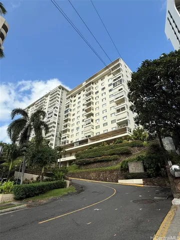 $3,000 | 1001 Wilder Avenue, Unit 802, Honolulu, HI 96822