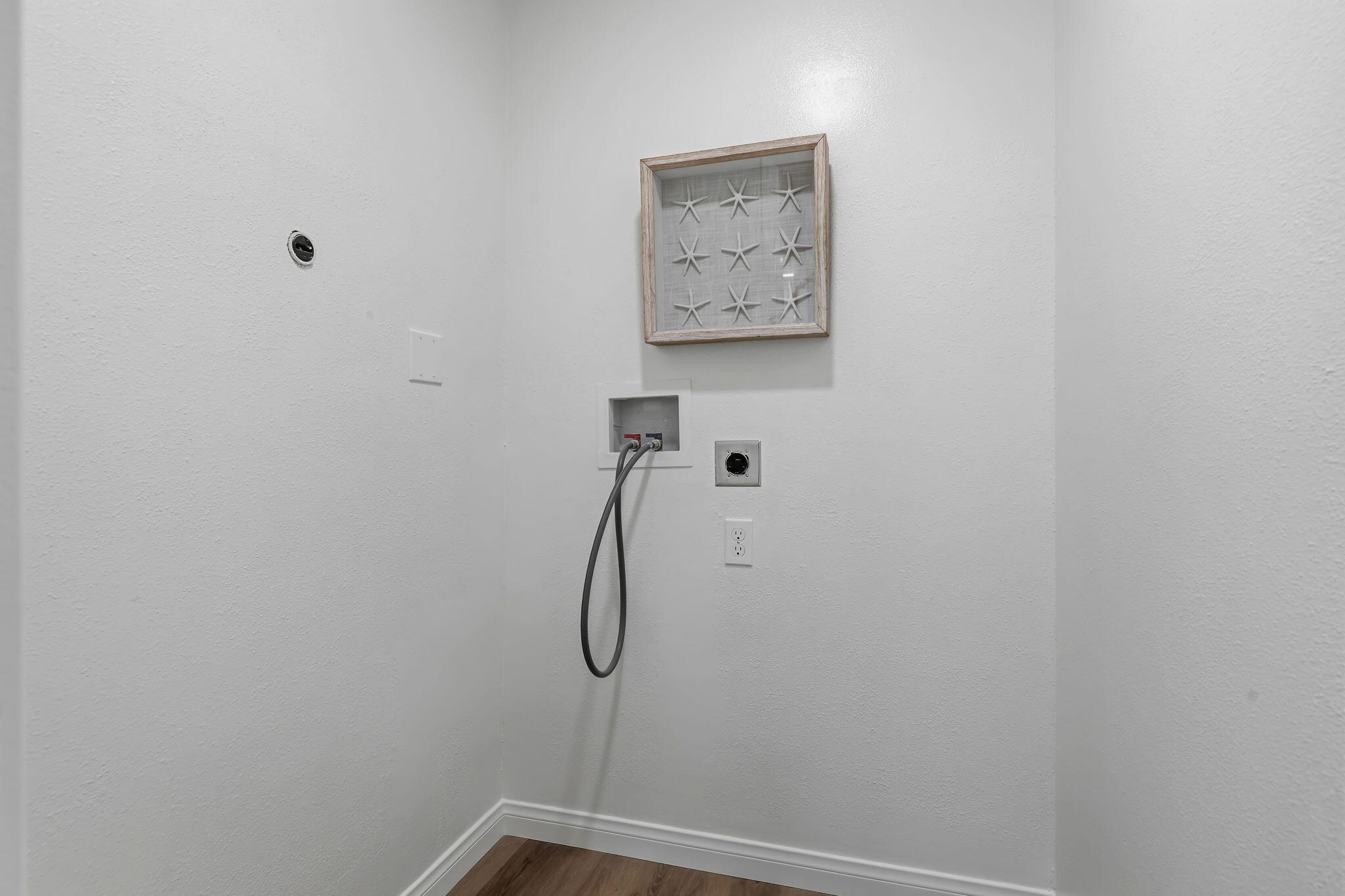 2630 State Street, Unit 7 Santa Barbara, CA 93105 - Photo 23 of 27 23-Laundry