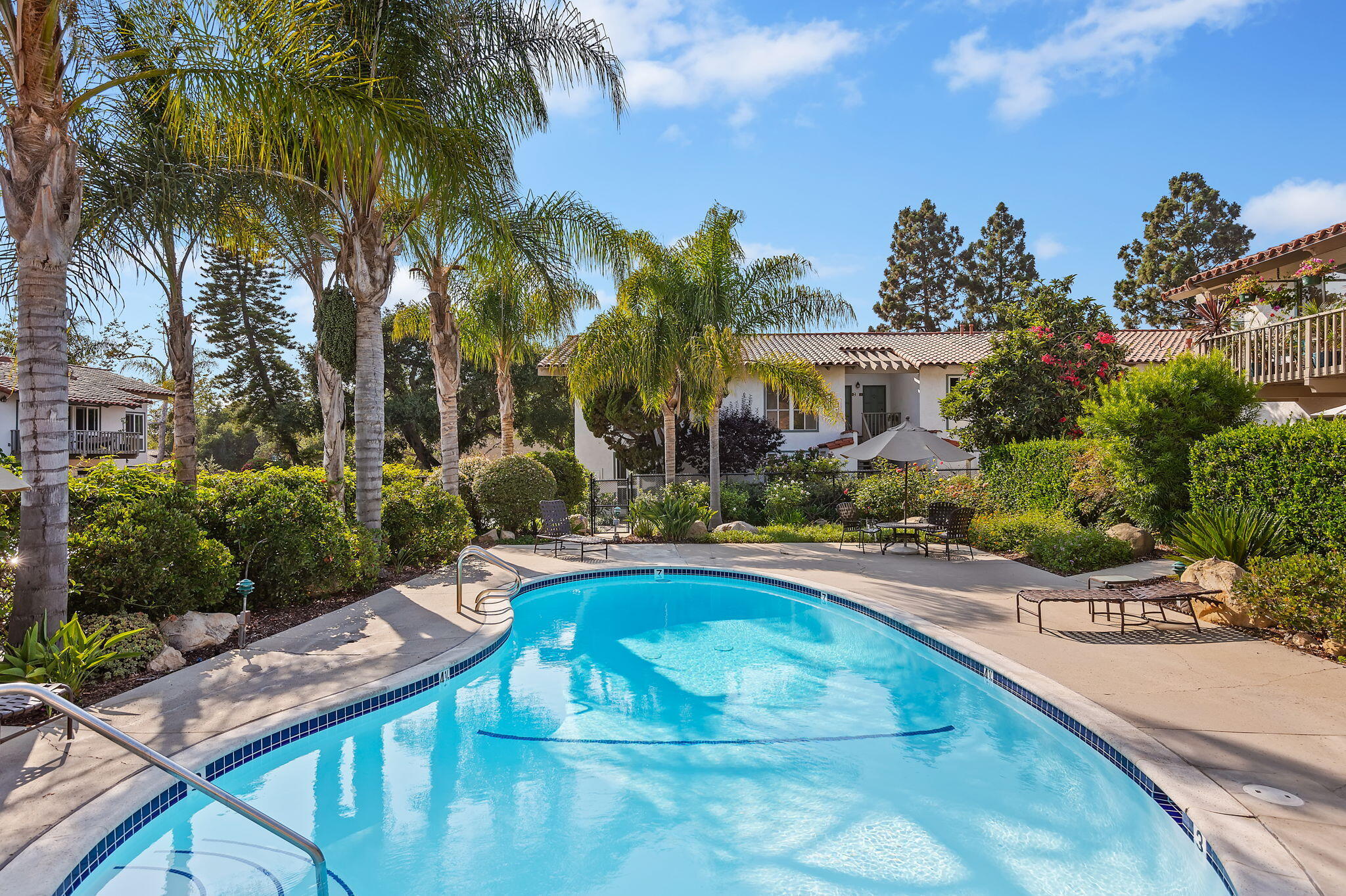 2630 State Street, Unit 7 Santa Barbara, CA 93105 - Photo 26 of 27 26-Los Encinos Community Pool