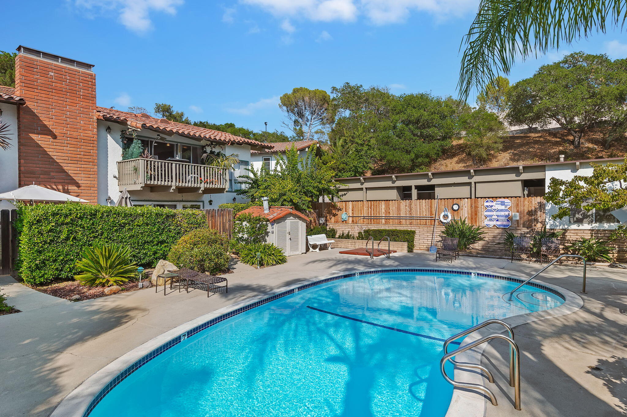 2630 State Street, Unit 7 Santa Barbara, CA 93105 - Photo 27 of 27 27-Los Encinos Community Pool
