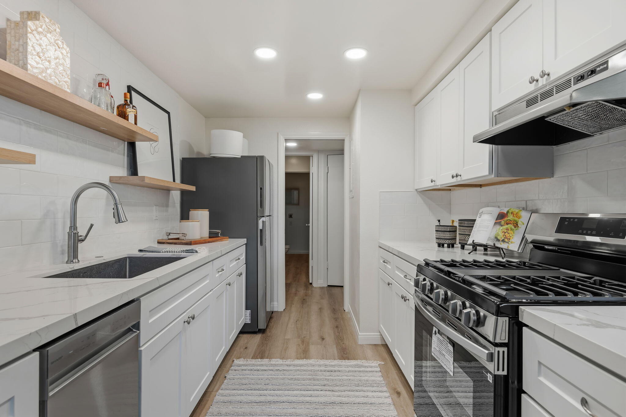2630 State Street, Unit 7 Santa Barbara, CA 93105 - Photo 9 of 27 09-Kitchen