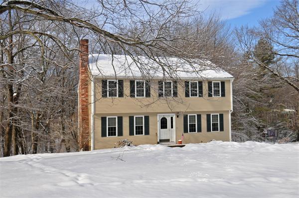 14 Pinewood Road Chelmsford, MA 01824 - Photo 1 of 1 a front view of a building with a garden