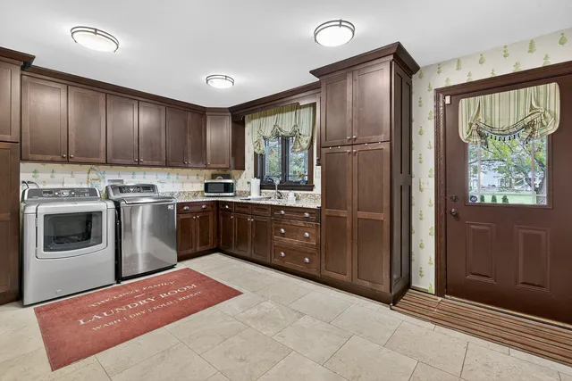 $1,250,000 | 1886 West Clover Drive, Inverness, IL 60067