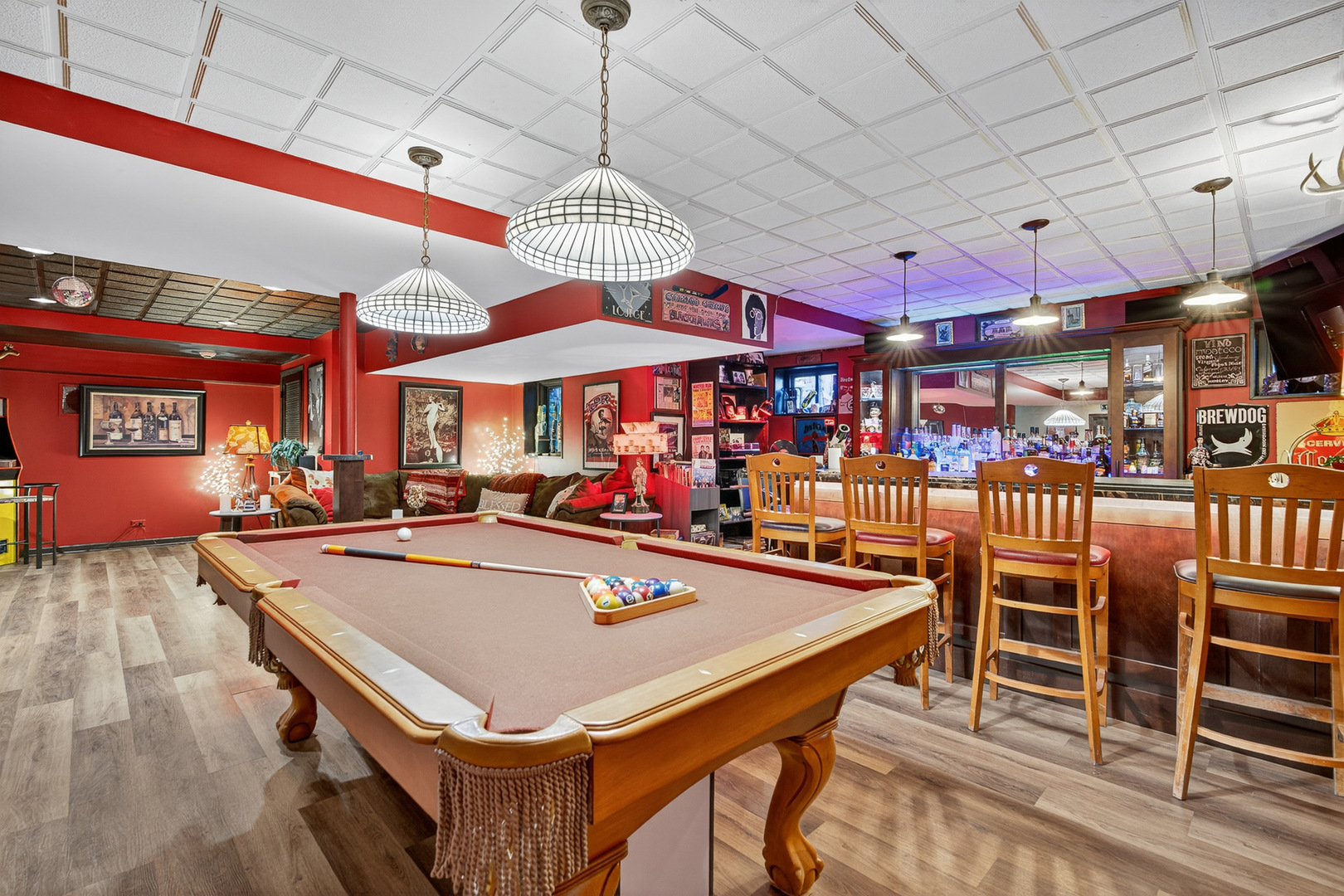 1886 West Clover Drive Inverness, IL 60067 - Photo 32 of 45 a room with lots of table and chairs