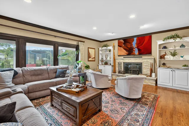 $1,250,000 | 1886 West Clover Drive, Inverness, IL 60067