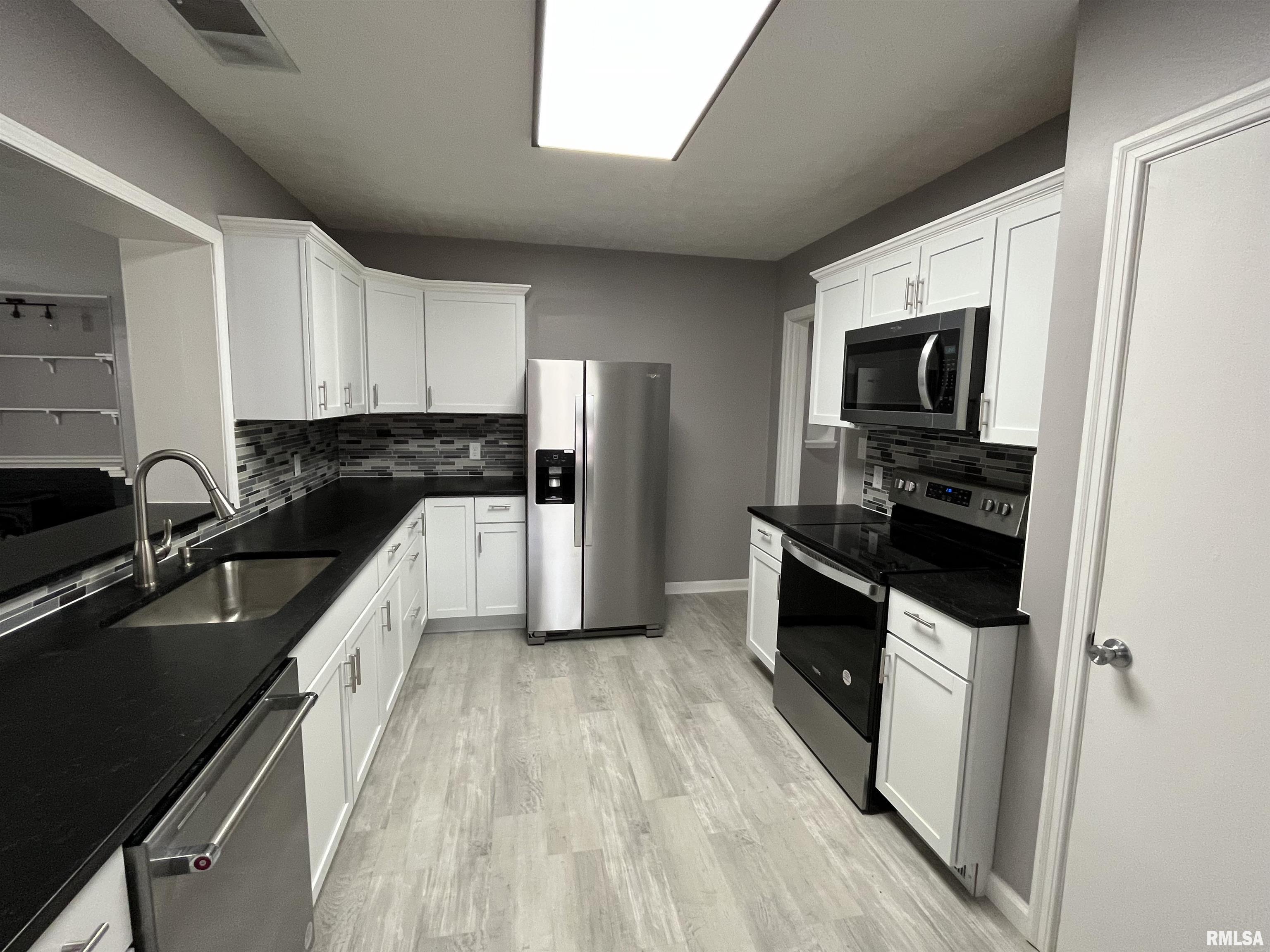 26 Circle Drive Springfield, IL 62703 - Photo 4 of 40