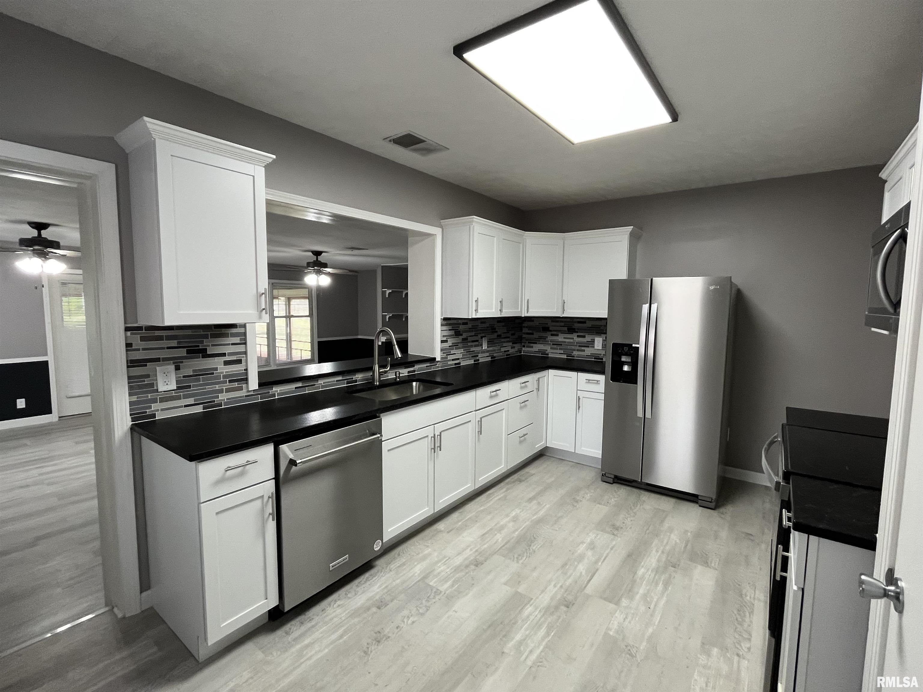 26 Circle Drive Springfield, IL 62703 - Photo 5 of 40