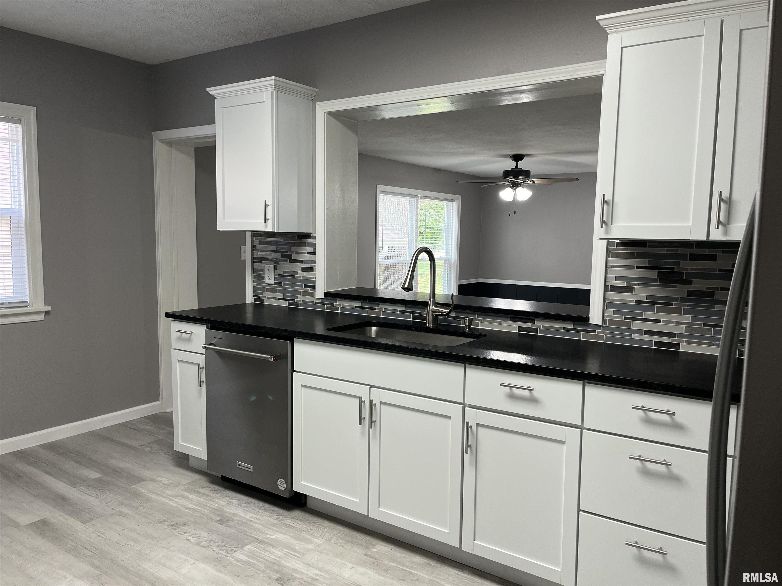 26 Circle Drive Springfield, IL 62703 - Photo 7 of 40