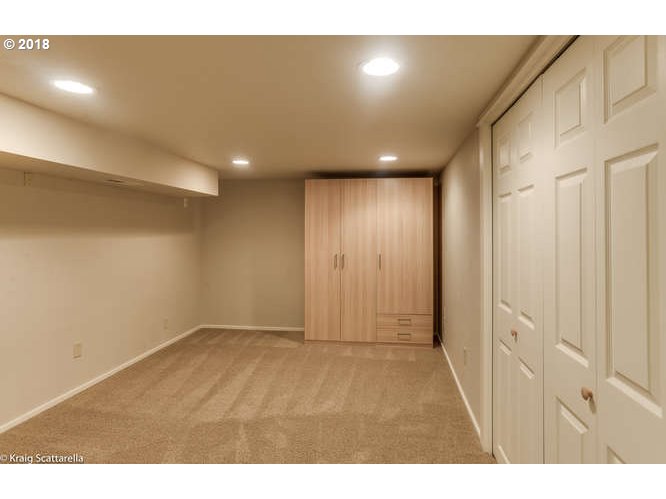 9506 Southwest Boones Ferry Road Portland, OR 97219 - Photo 25 of 32 a view of an empty room