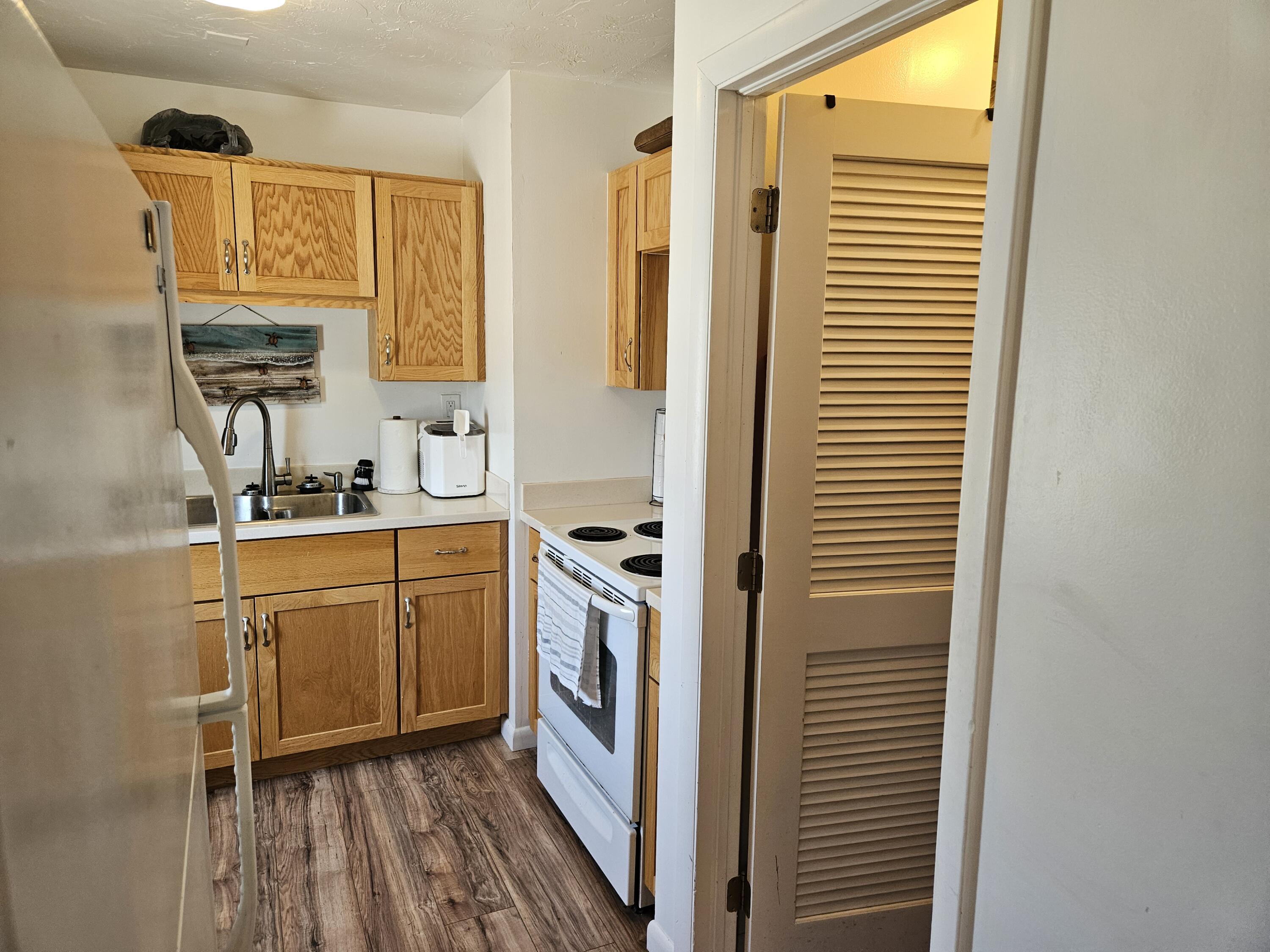 711 State Road, Unit 4A Summerland Key, FL 33042 - Photo 12 of 28 kitchen