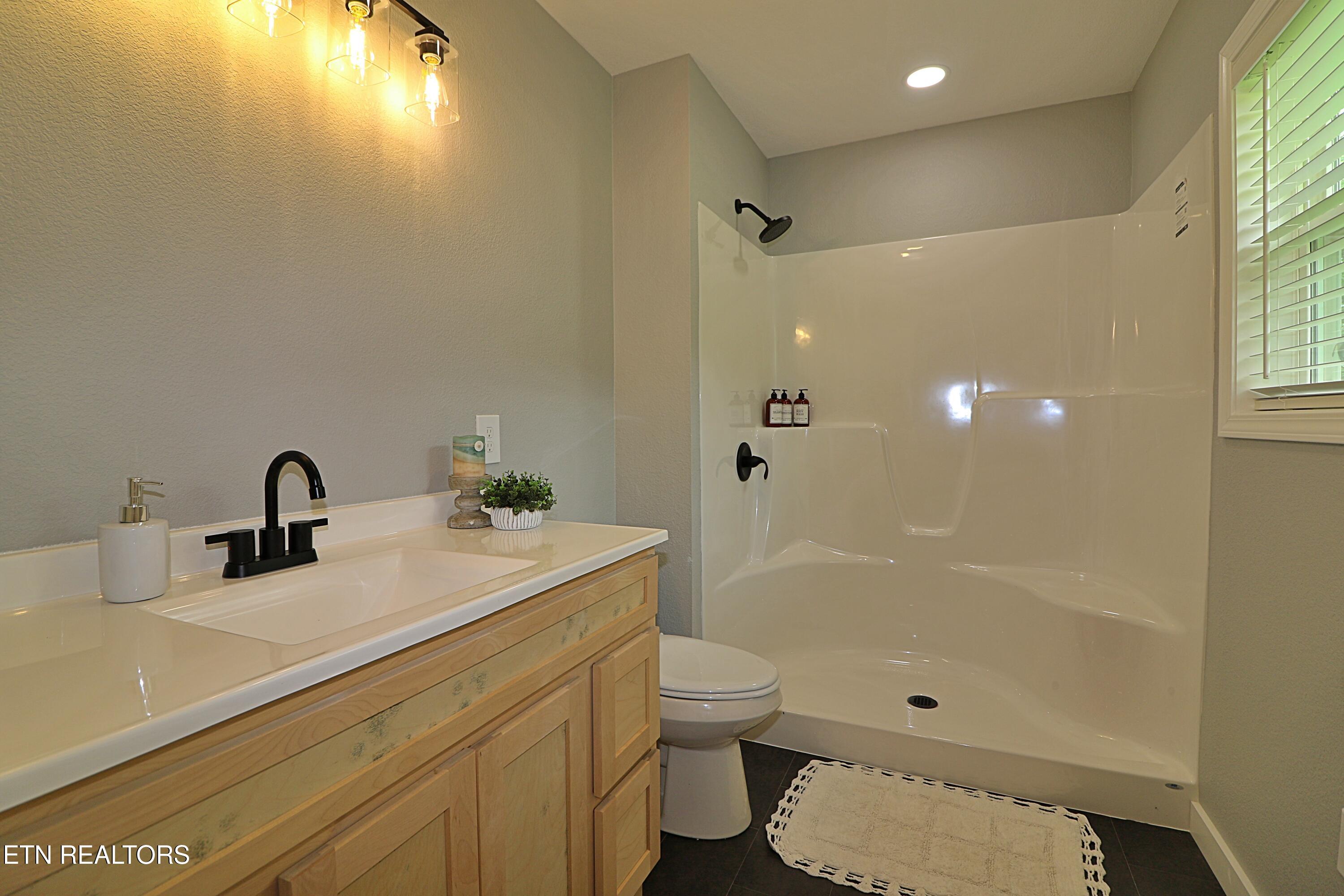 1051 Williams Creek Road Oneida, TN 37841 - Photo 34 of 57 094A1392