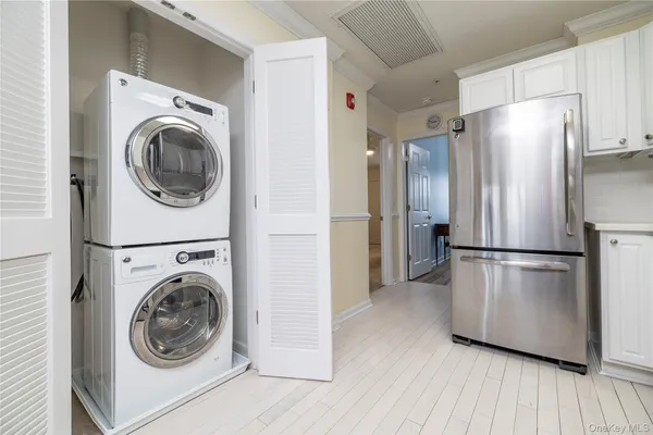 $525,000 | 418 Willow Lane, Valley Stream, NY 11580