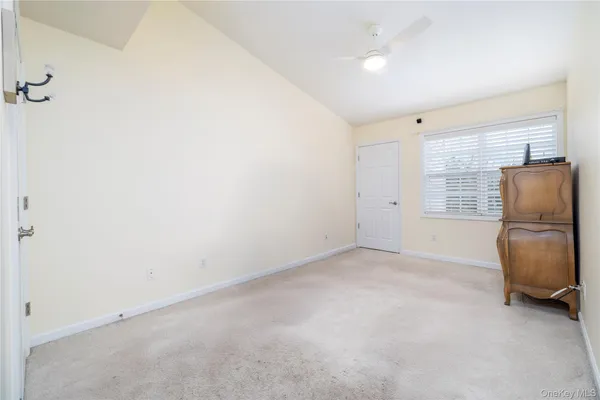 $525,000 | 418 Willow Lane, Valley Stream, NY 11580