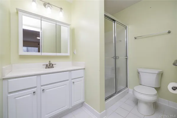 $525,000 | 418 Willow Lane, Valley Stream, NY 11580