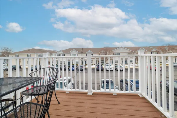 $525,000 | 418 Willow Lane, Valley Stream, NY 11580