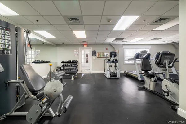 $525,000 | 418 Willow Lane, Valley Stream, NY 11580