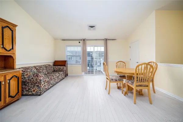 $525,000 | 418 Willow Lane, Valley Stream, NY 11580