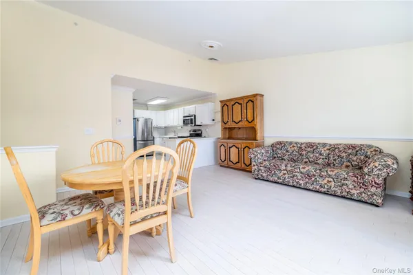 $525,000 | 418 Willow Lane, Valley Stream, NY 11580