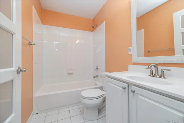 $525,000 | 418 Willow Lane, Valley Stream, NY 11580