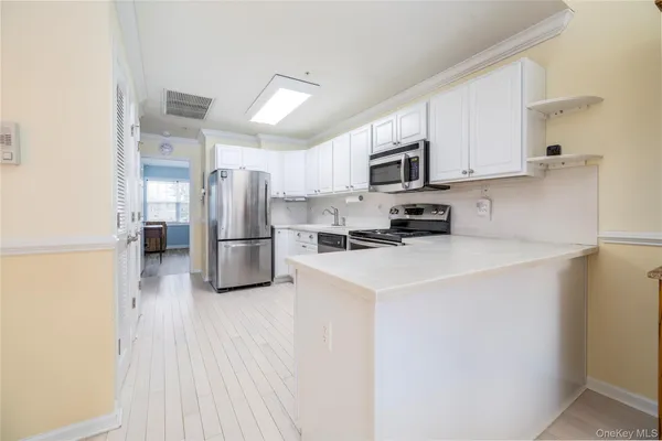 $525,000 | 418 Willow Lane, Valley Stream, NY 11580