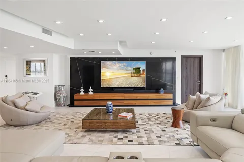 $6,500,000 | 450 Alton Road, Unit 901902, Miami Beach, FL 33139