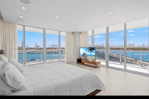 $5,600,000 | 450 Alton Road, Unit 901902, Miami Beach, FL 33139