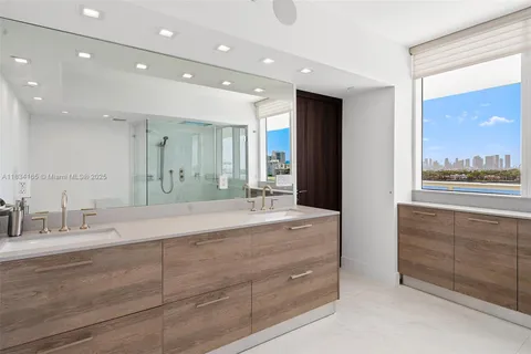 $6,500,000 | 450 Alton Road, Unit 901902, Miami Beach, FL 33139