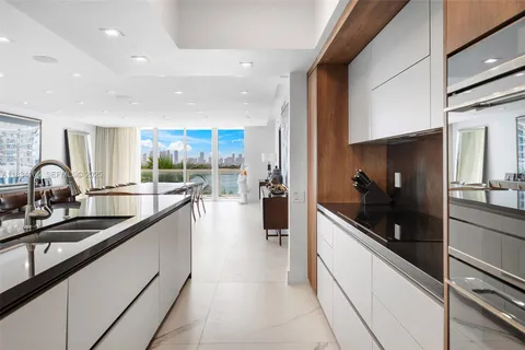 $5,600,000 | 450 Alton Road, Unit 901902, Miami Beach, FL 33139