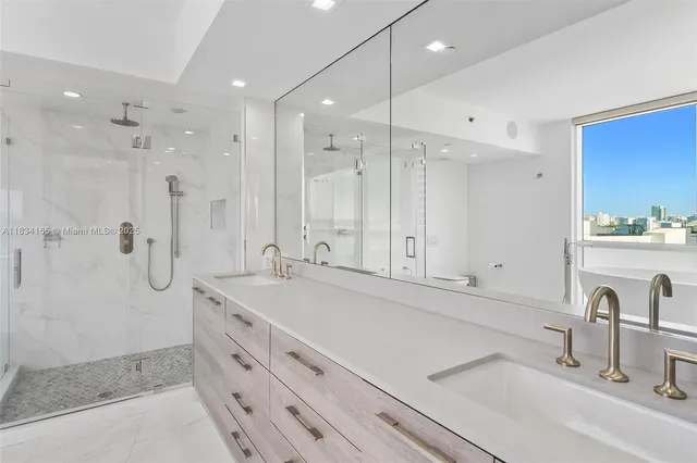 $6,500,000 | 450 Alton Road, Unit 901902, Miami Beach, FL 33139