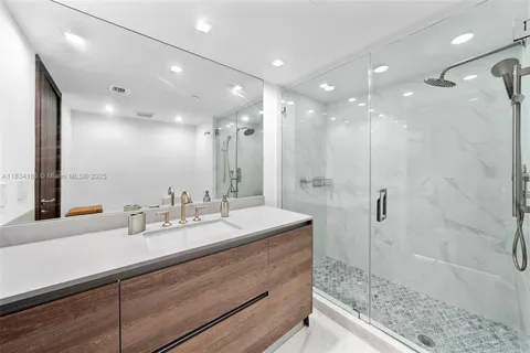 $6,500,000 | 450 Alton Road, Unit 901902, Miami Beach, FL 33139