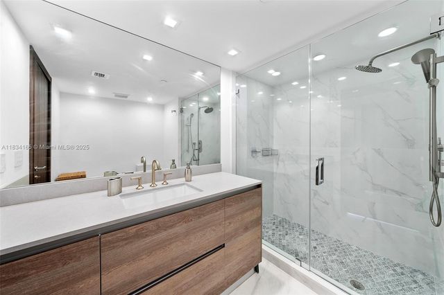 $6,700,000 | 450 Alton Road, Unit 901902, Miami Beach, FL 33139