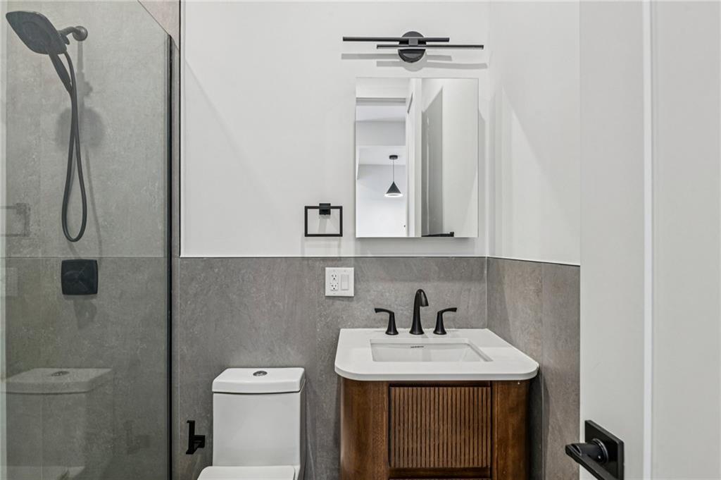 220 Schaefer Street, Unit 3B Brooklyn, NY 11207 - Photo 6 of 10