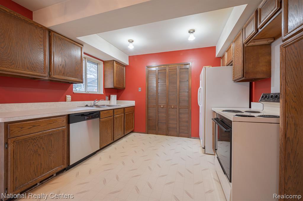 47445 Dequindre Road Rochester, MI 48307 - Photo 7 of 21