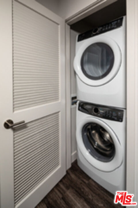 687 South Hobart Boulevard, Unit 327 Los Angeles, CA 90005 - Photo 16 of 21 a utility room with dryer and washer