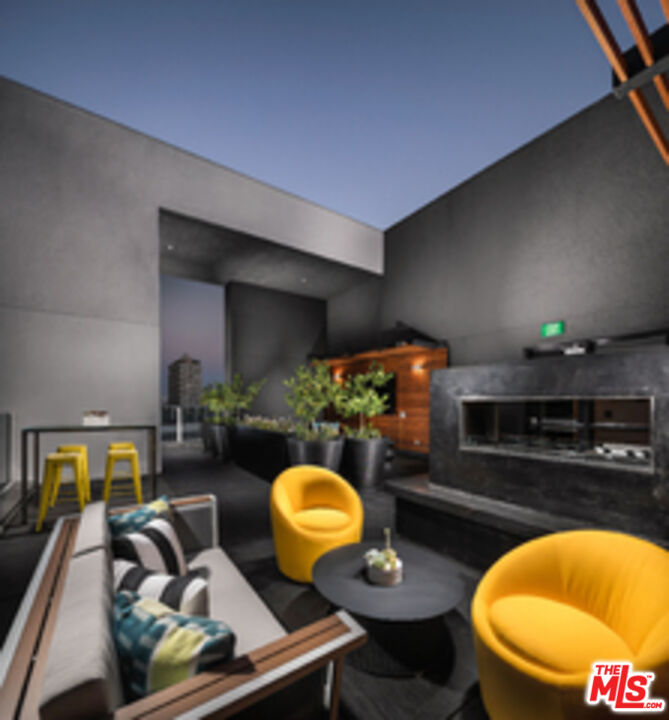 687 South Hobart Boulevard, Unit 327 Los Angeles, CA 90005 - Photo 6 of 21 a living room with furniture and lamp