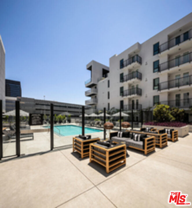 687 South Hobart Boulevard, Unit 327 Los Angeles, CA 90005 - Photo 9 of 21