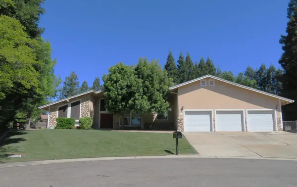 $825,000 | 9912 Wild Oak Court, Oakdale, CA 95361