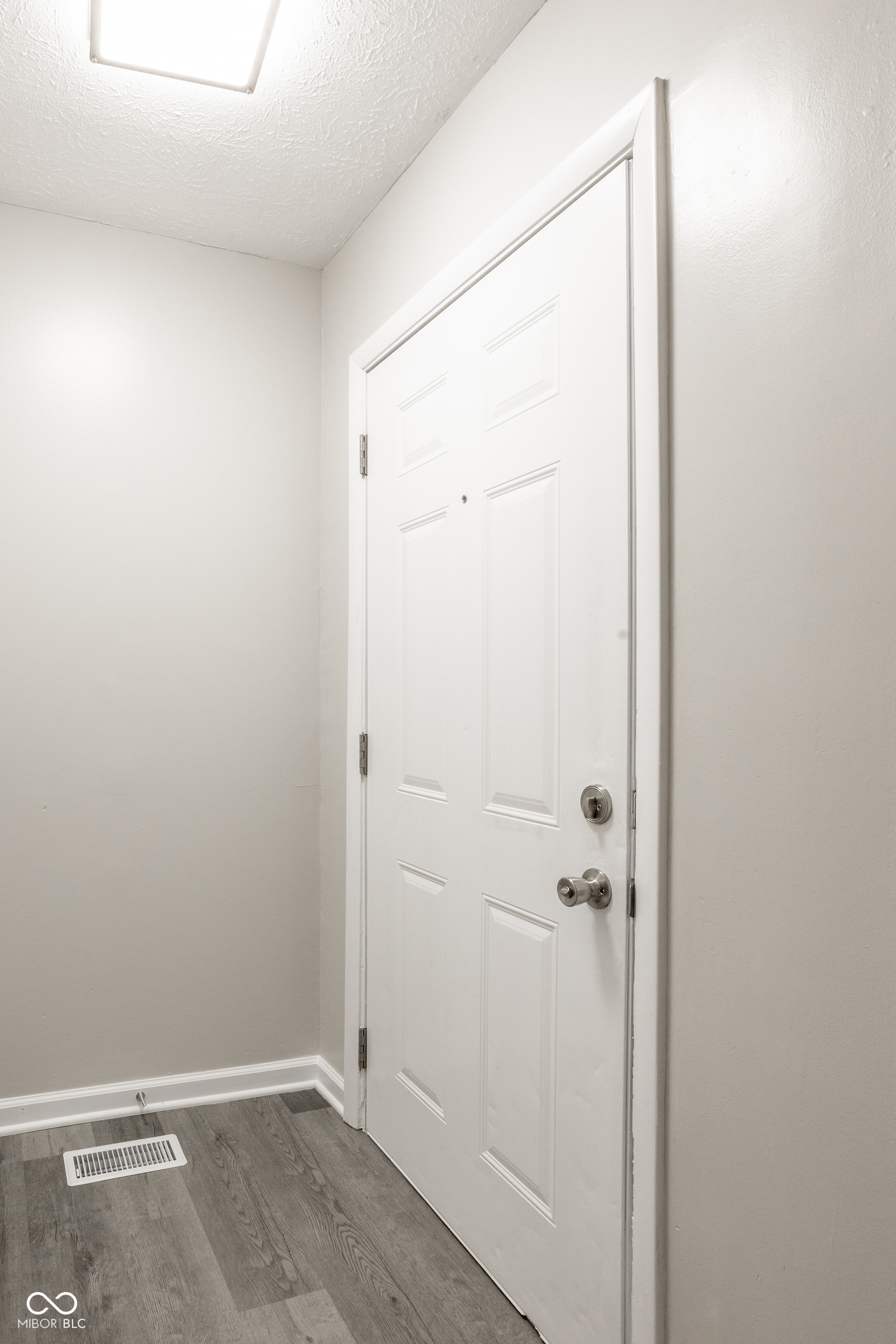 9969 Montery Road Indianapolis, IN 46235 - Photo 3 of 29