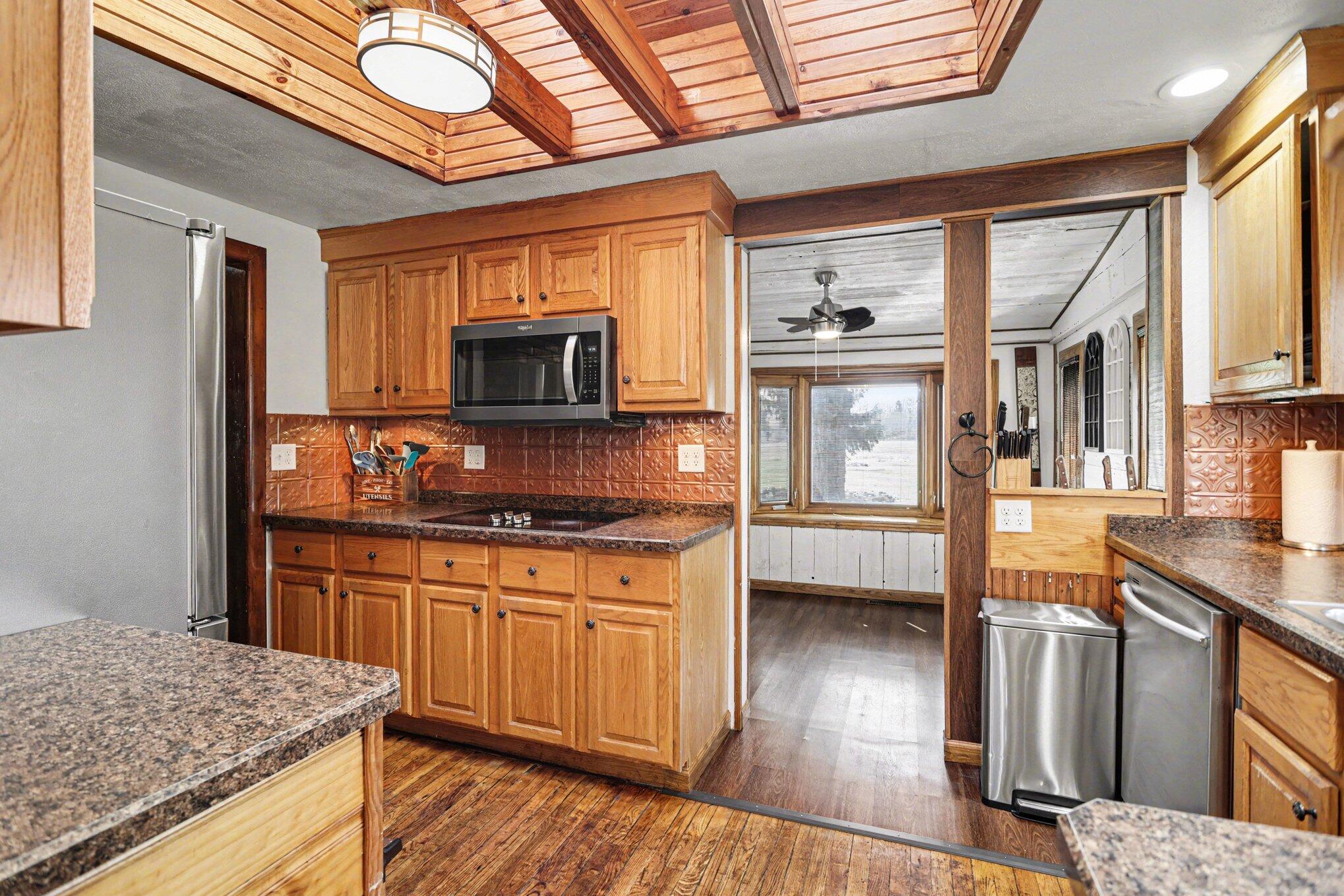 11089 4 Mile Road Battle Creek, MI 49015 - Photo 11 of 39 Kitchen