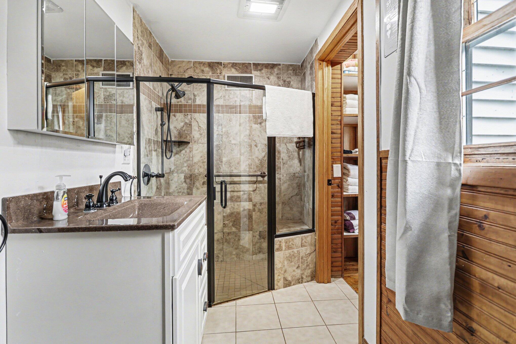 11089 4 Mile Road Battle Creek, MI 49015 - Photo 21 of 39 Mainfloor bathoom