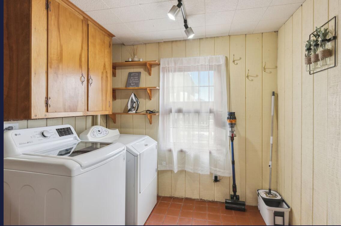 11089 4 Mile Road Battle Creek, MI 49015 - Photo 24 of 39 Main floor laundry