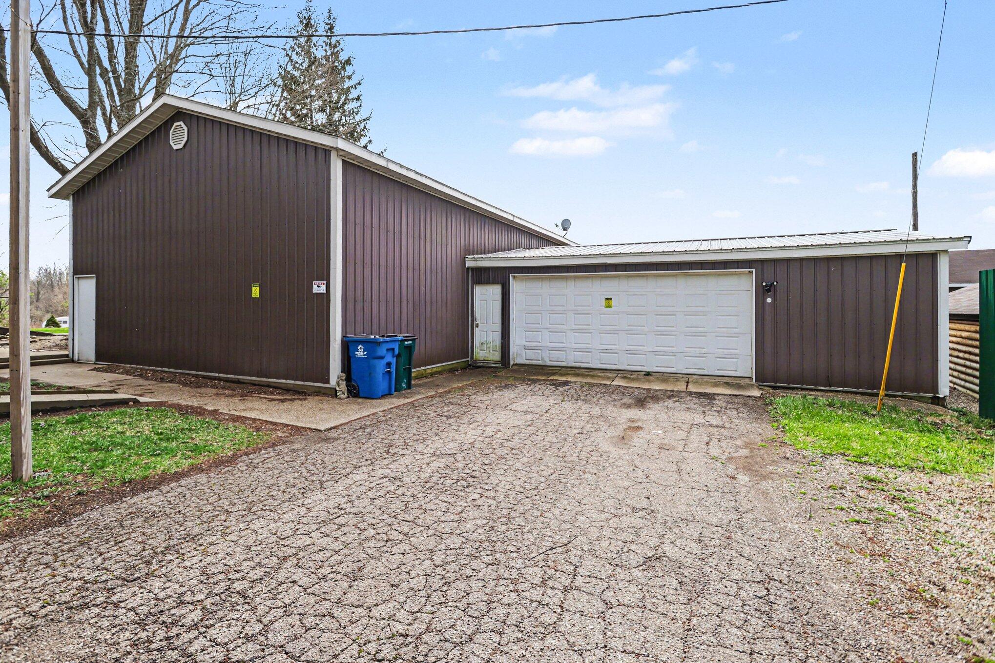 11089 4 Mile Road Battle Creek, MI 49015 - Photo 33 of 39 Garage