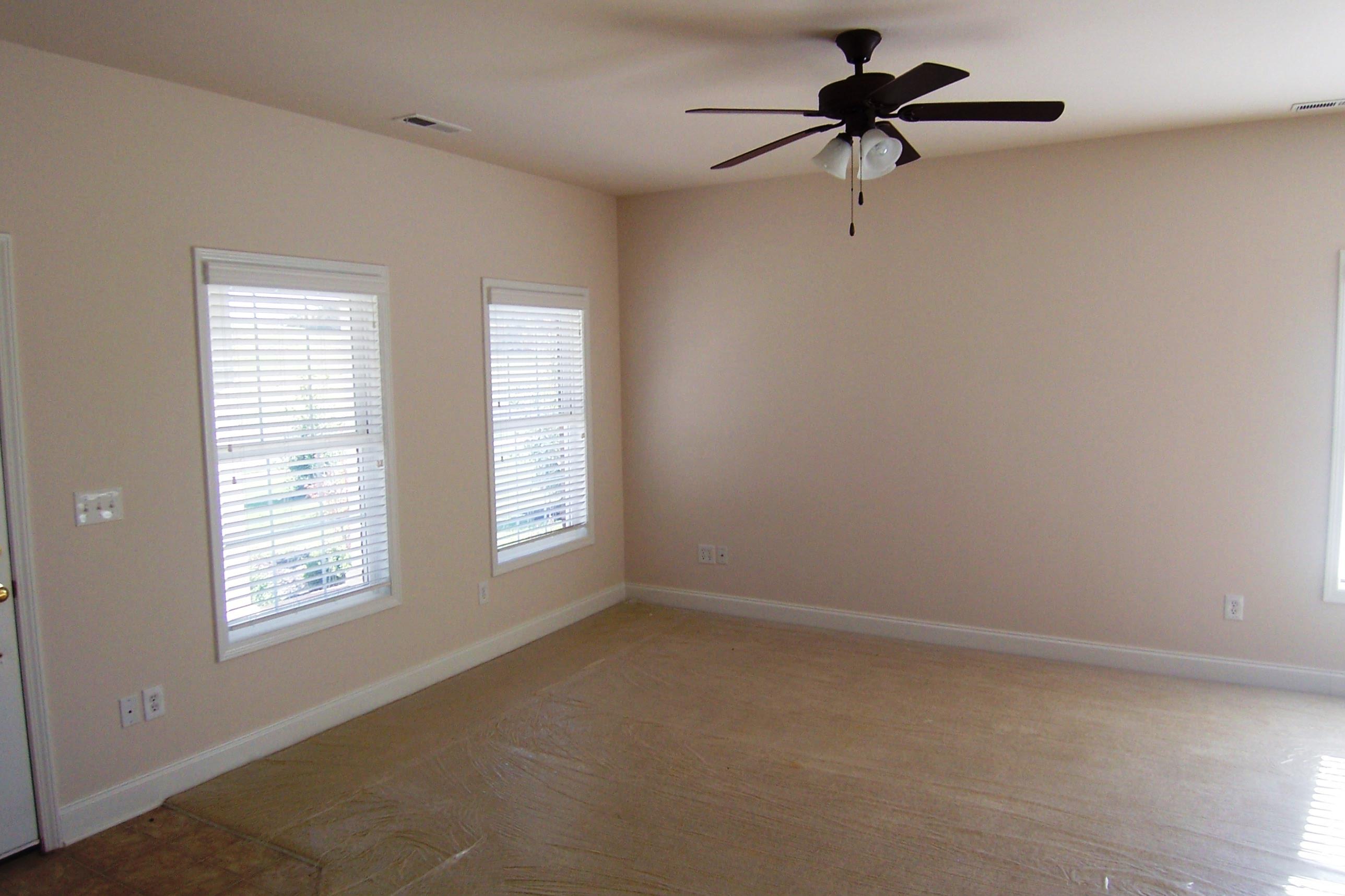139 Hatleyberry Street Oak Ridge, TN 37830 - Photo 5 of 13 Living Room