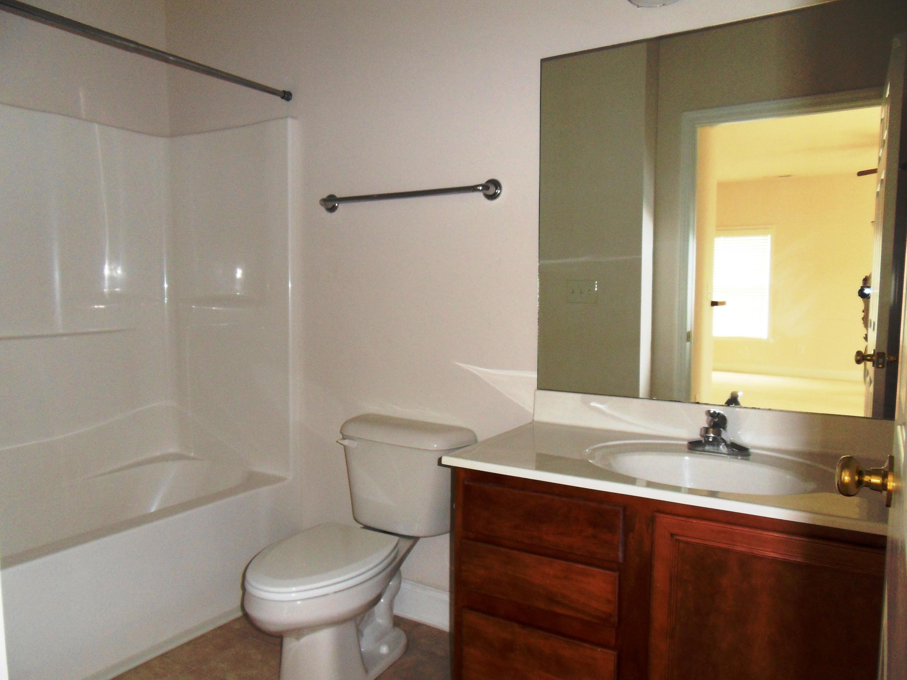 139 Hatleyberry Street Oak Ridge, TN 37830 - Photo 7 of 13 Full Bathroom