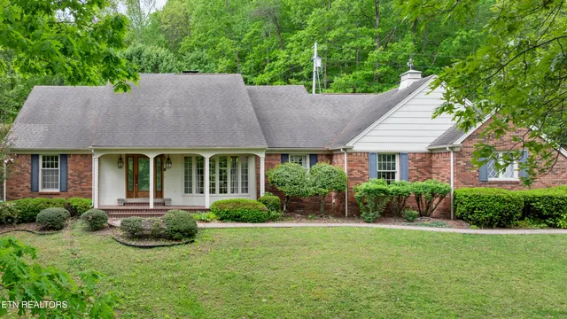 $428,500 | 145 Lynn Avenue, Jellico, TN 37762