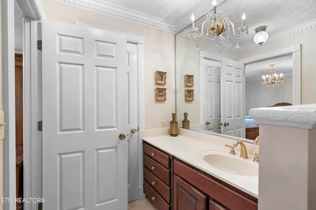 $428,500 | 145 Lynn Avenue, Jellico, TN 37762