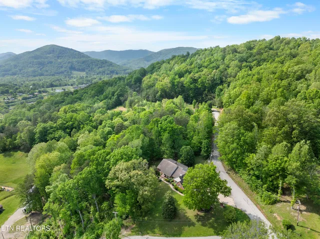 $428,500 | 145 Lynn Avenue, Jellico, TN 37762