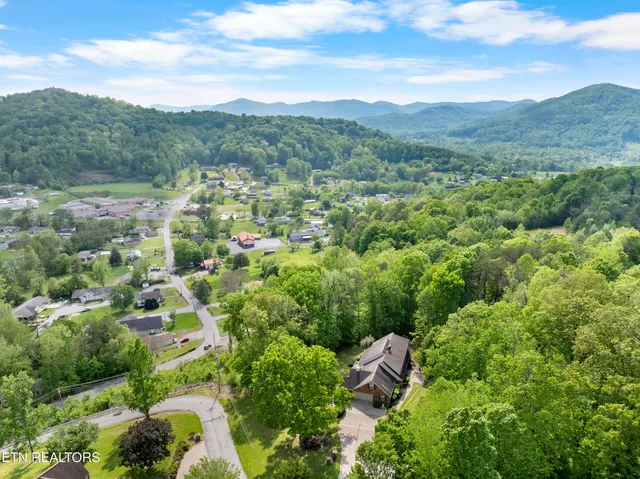 $428,500 | 145 Lynn Avenue, Jellico, TN 37762