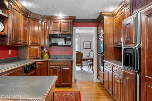 $428,500 | 145 Lynn Avenue, Jellico, TN 37762